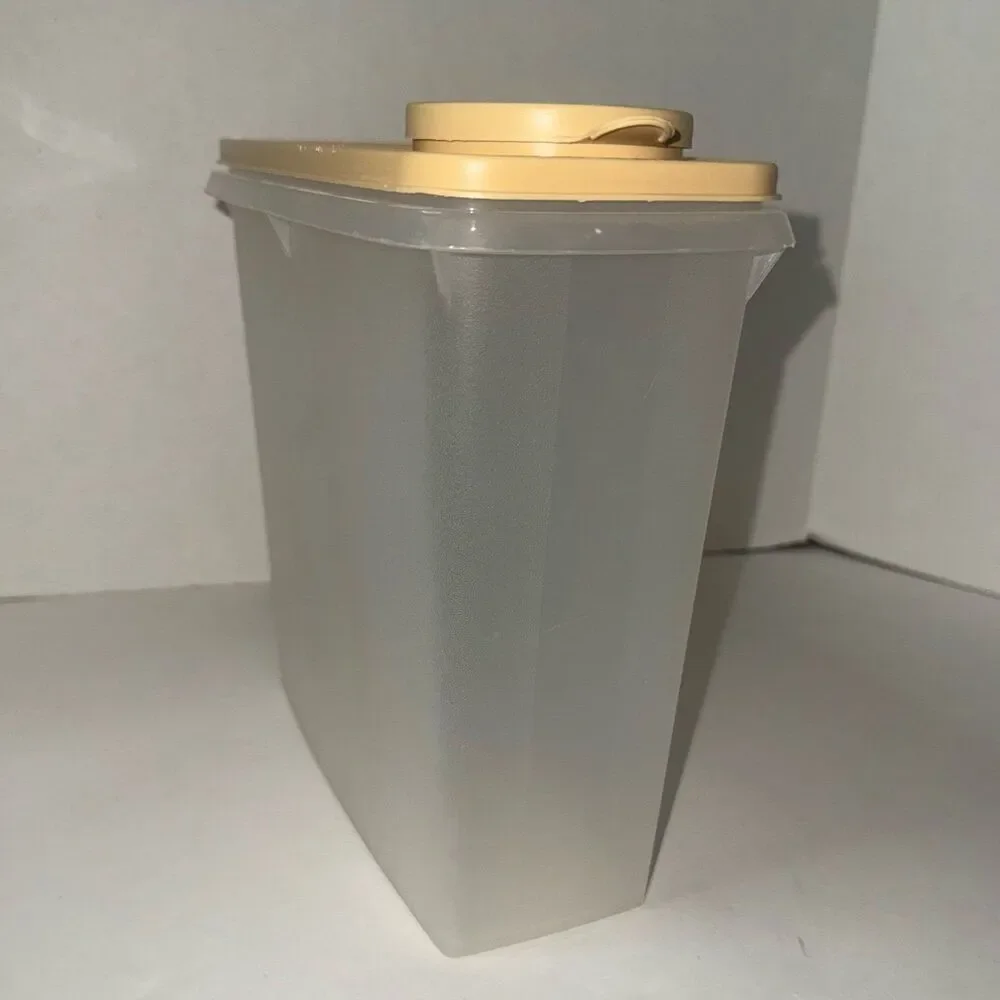 VINTAGE TUPPERWARE FOOD/BEVERAGE/CEREAL STORAGE CONTAINER # 469-9 LID # 470-6